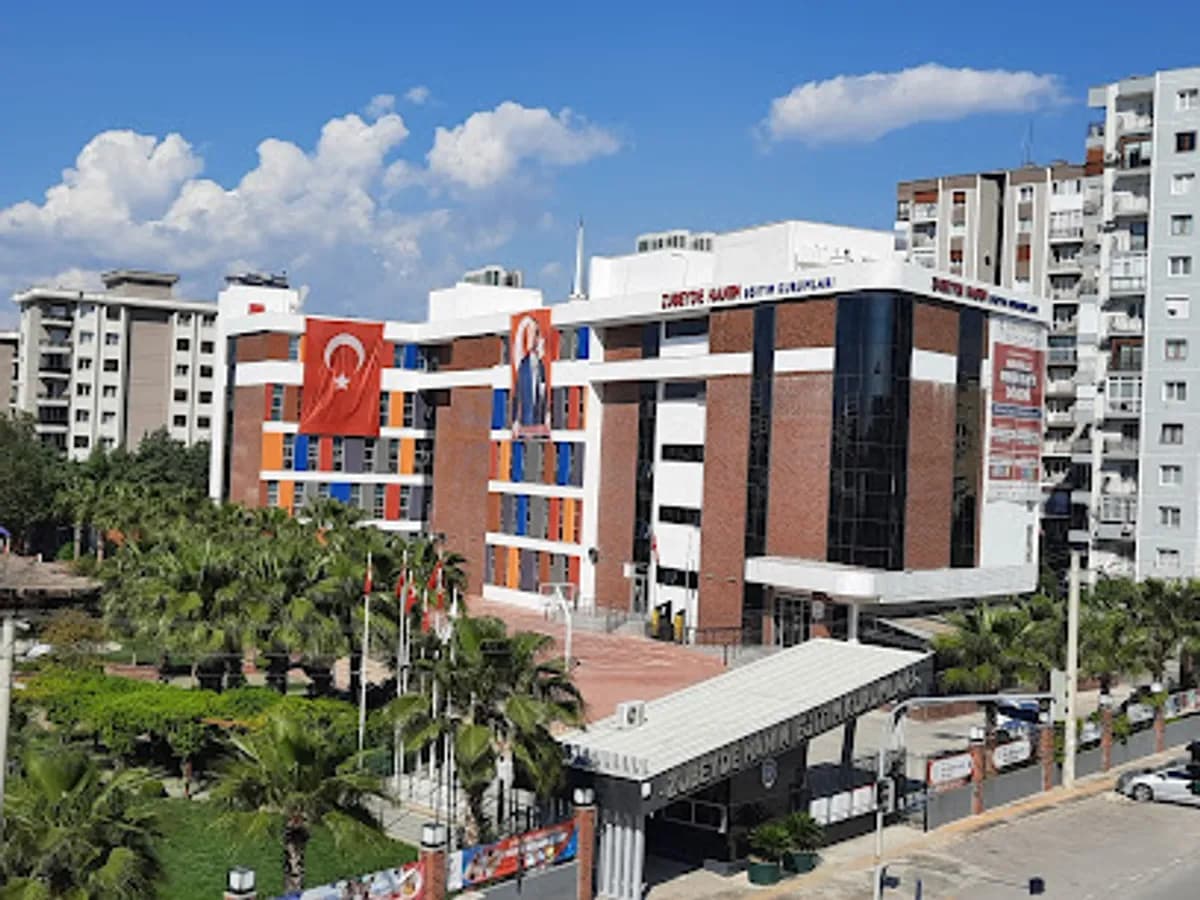 Zübeyde Hanım Eğitim Kurumları Buca Kampüsü - Photo