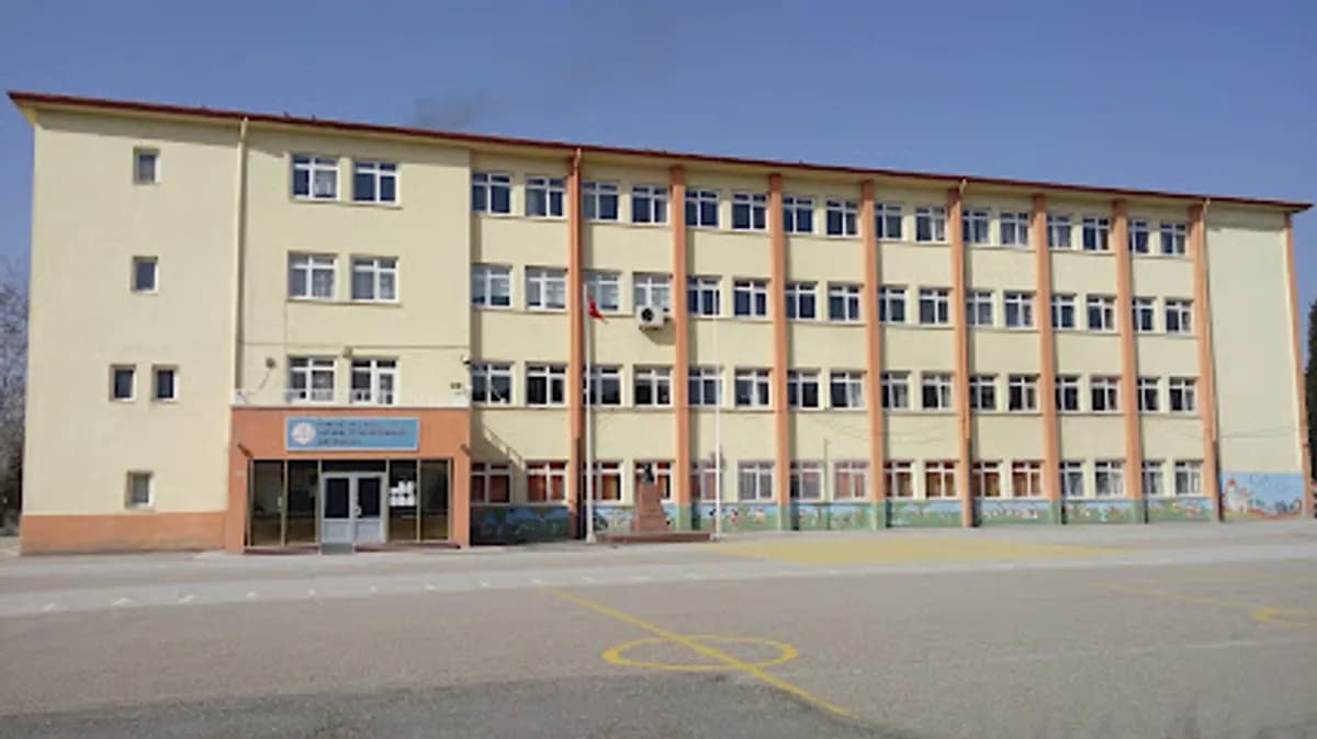 Hüsamettin Değirmenci Ortaokulu - Fotoğraf