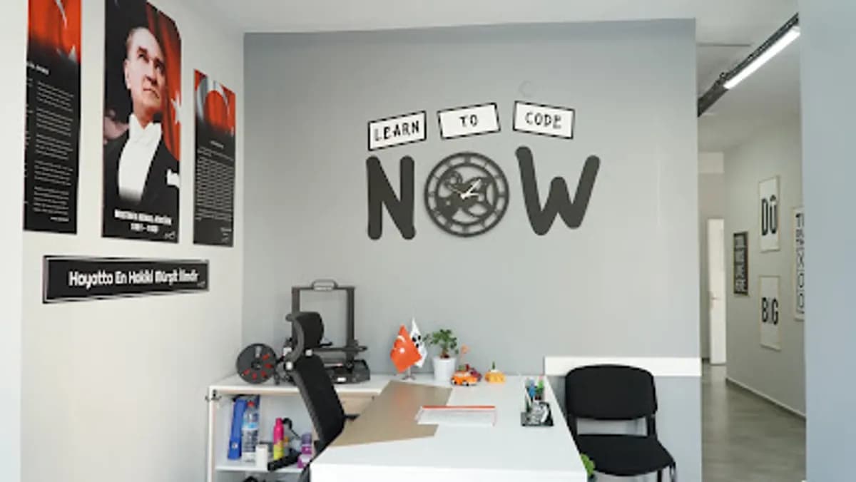 Özel Aliağa Robotik Kodlama Kişisel Gelişim Kursu - Photo