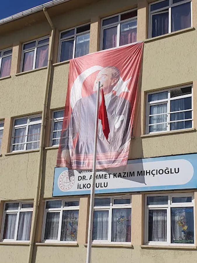 Dr. Ahmet Kazım Mıhçıoğlu İlk-ortaokulu - Fotoğraf