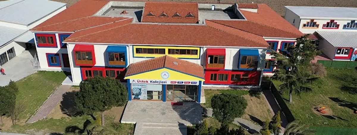 Üstek Koleji Bergama - Photo