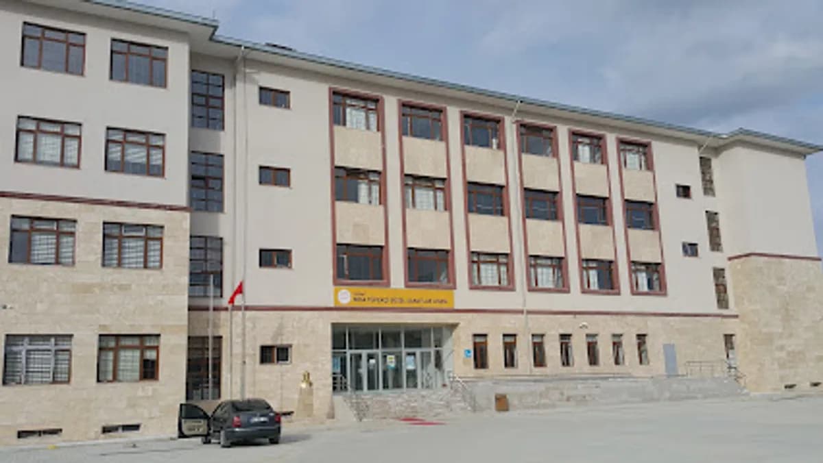 Yozgat Nida Tüfekçi Güzel Sanatlar Lisesi - Photo