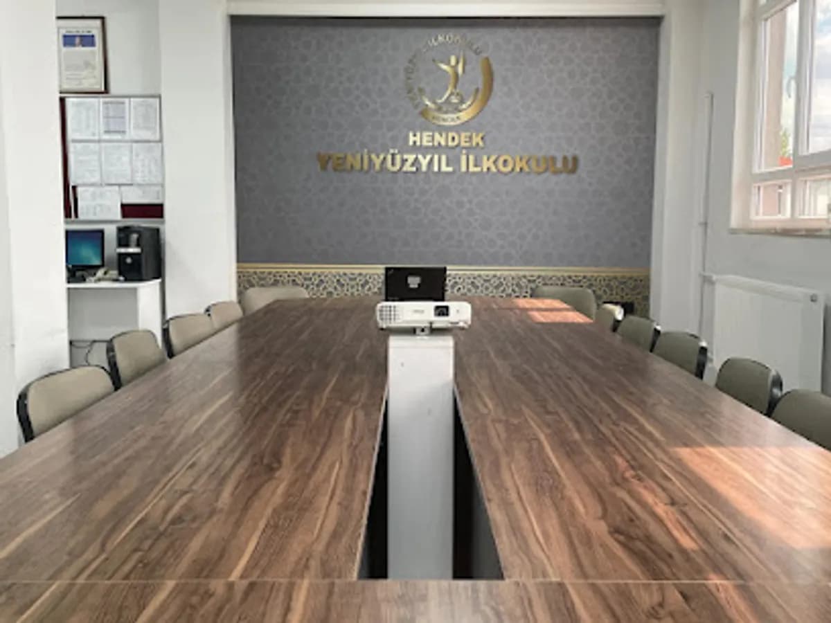 Yeniyüzyıl İlkokulu