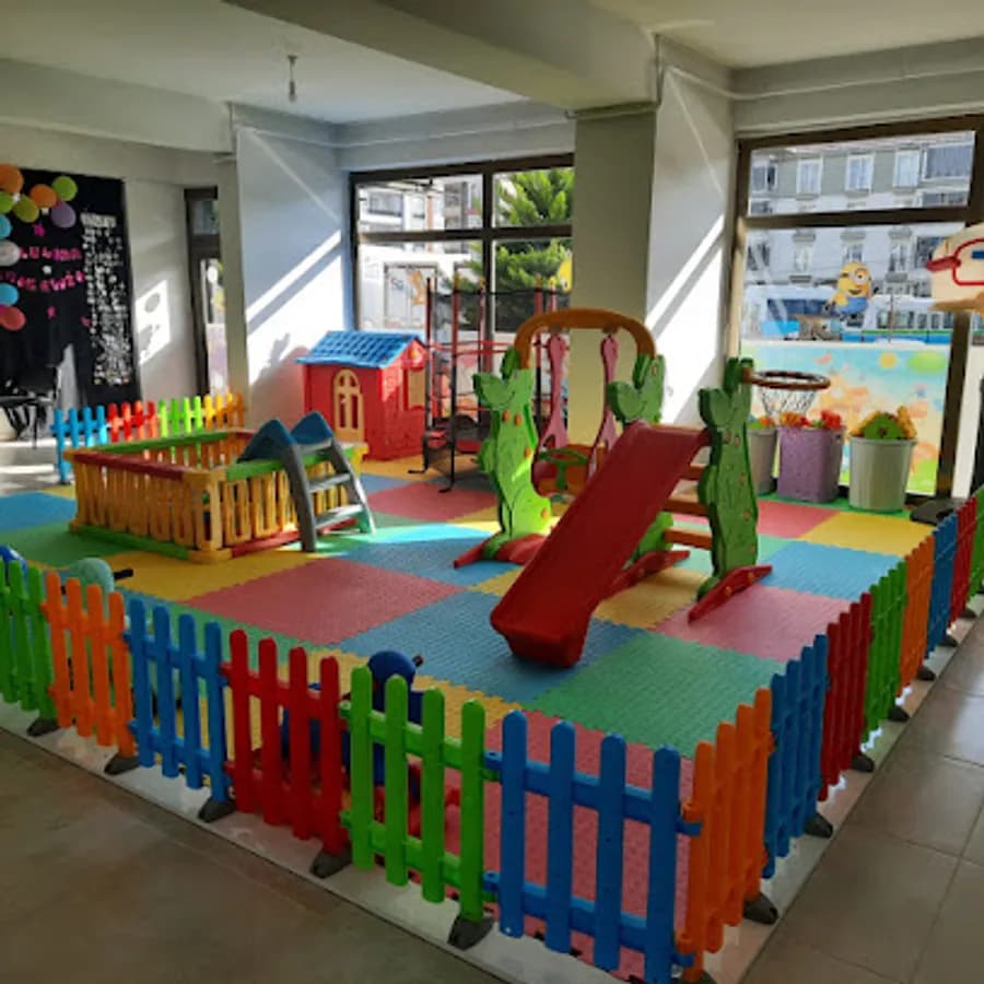 Özel Minik Eller Anaokulu - Fotoğraf