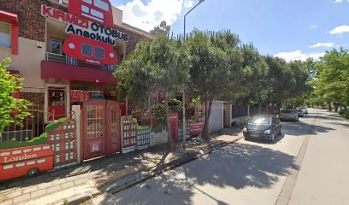 Kırmızı Otobüs Anaokulu Forum Şubesi - Fotoğraf