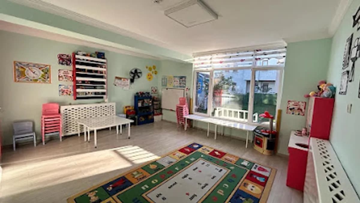 Özel Söğütlü Yeni Dünya Kreş ve Gündüz Bakımevi - Fotoğraf