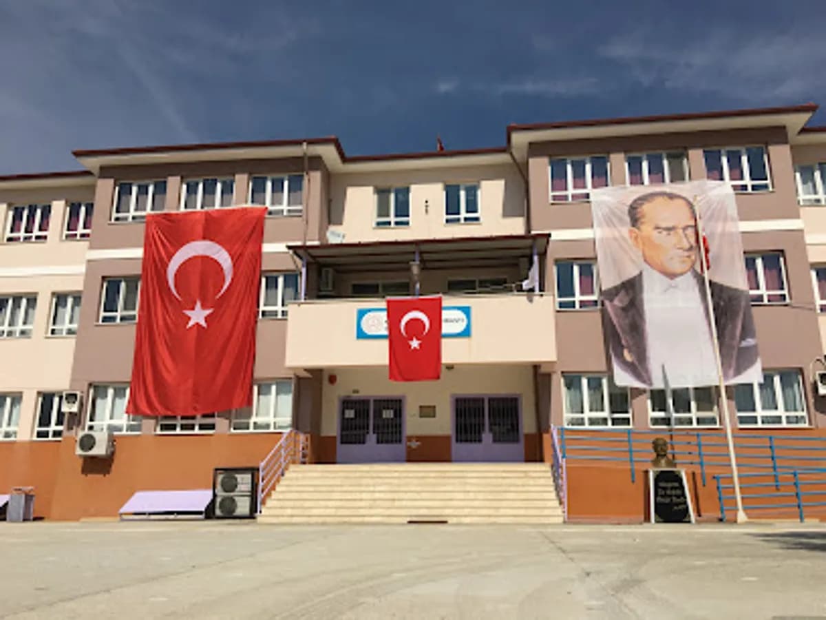 Mustafa Ayşe Yanbastı Ortaokulu - Fotoğraf