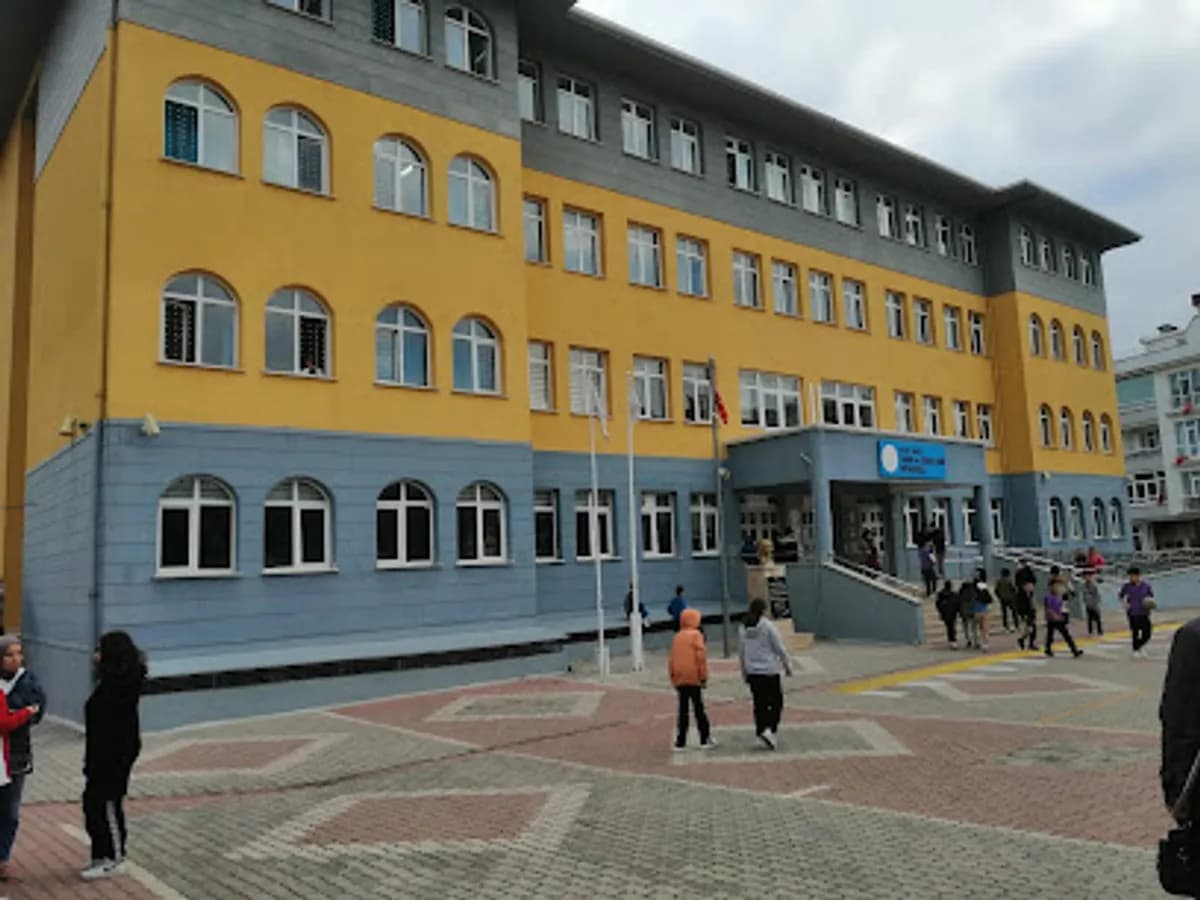 Haşim ve Zehra Tarı Ortaokulu - Photo