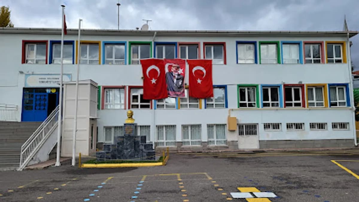 Cumhuriyet İlkokulu - Photo