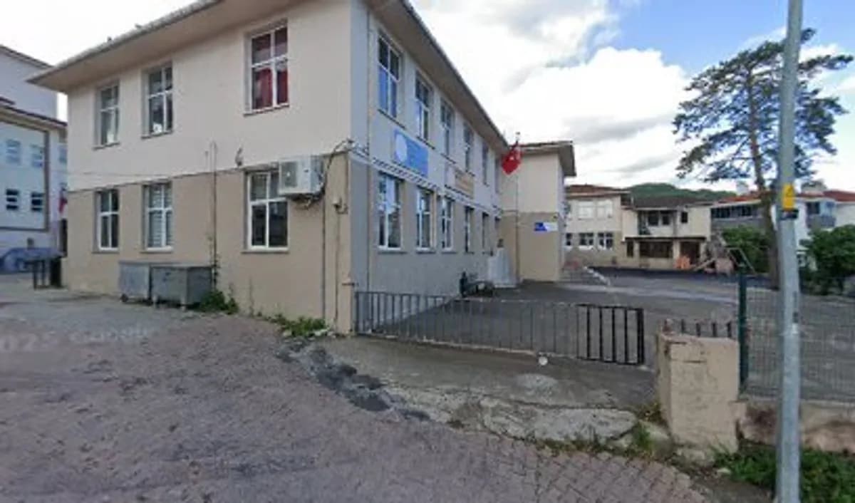 Cumhuriyet İlkokulu - Photo