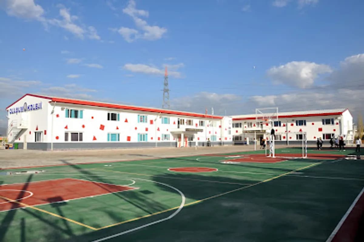 Uğur Okulları İzmir Tire Kampüsü - Fotoğraf