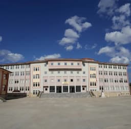 Şehit Ömür Ertuğrul Sarı Anadolu Lisesi - Fotoğraf