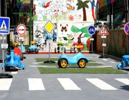 Kırmızı Otobüs Anaokulu Gaziemir Şubesi - Photo