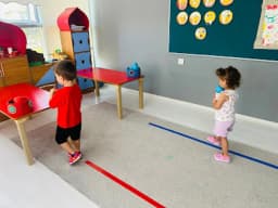 Renkli Otobüs Anaokulu ve Gündüz Bakım Evi - Fotoğraf