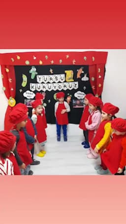 Renkli Otobüs Anaokulu ve Gündüz Bakım Evi - Fotoğraf