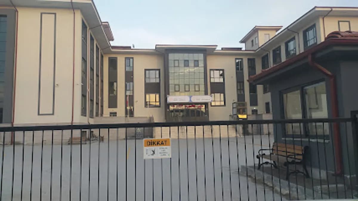 Hanlı İlkokulu/ortaokulu