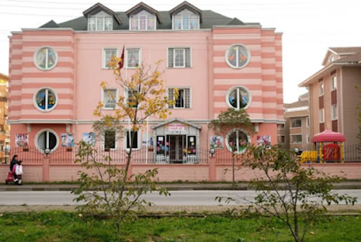 Beyaz Zambak Gündüz Bakımevi